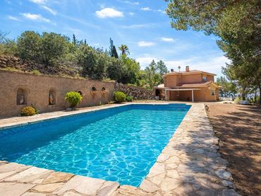 Xalet amb piscina en venda a Calle del Puig de l'Aliga