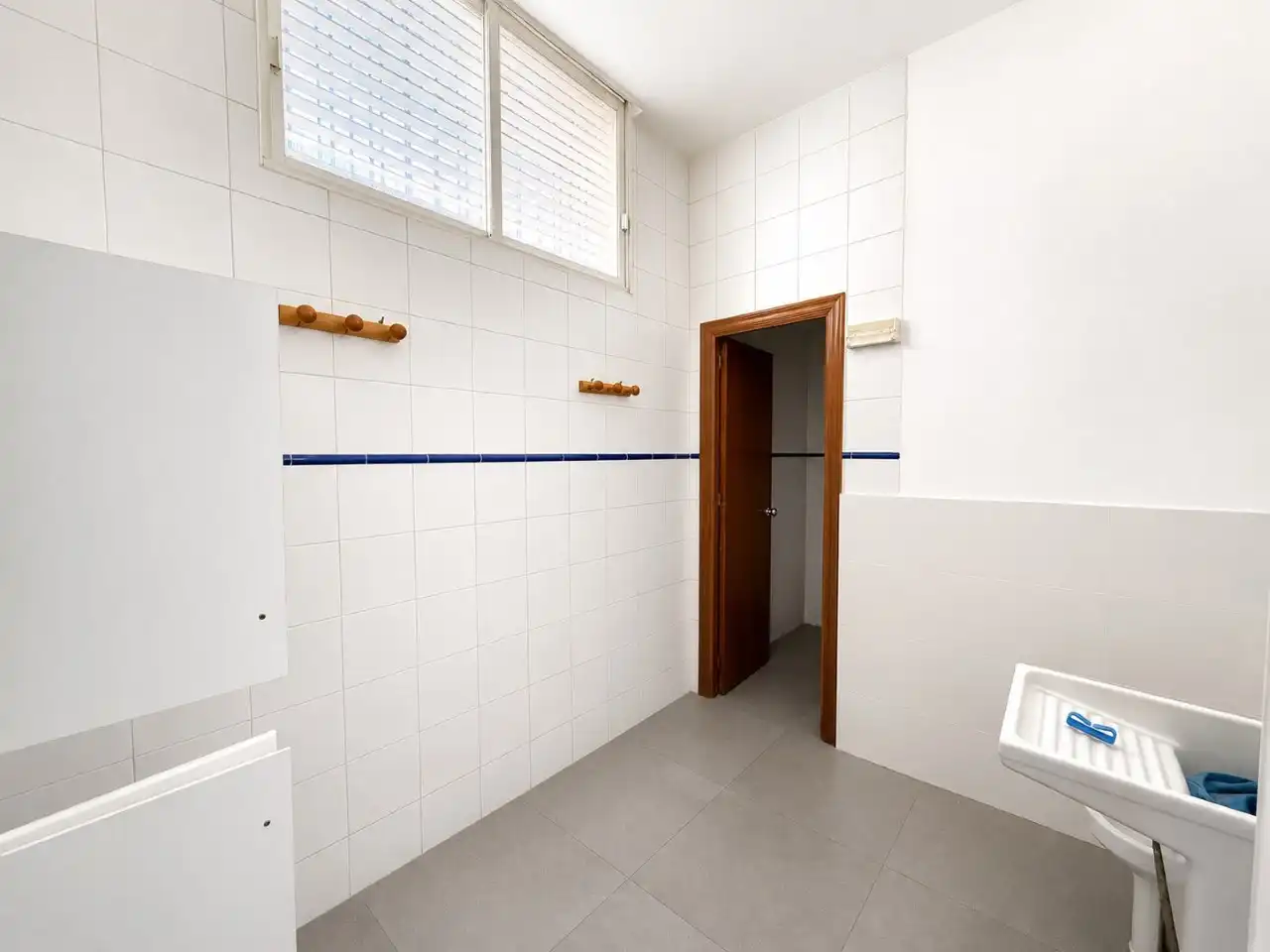 Baño de Nave industrial de alquiler en Córdoba con Calefacción y Alarma