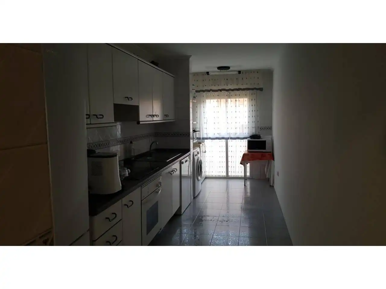 Cocina de Piso de alquiler en Sevilla con Aire acondicionado, Balcón y Piscina comunitaria