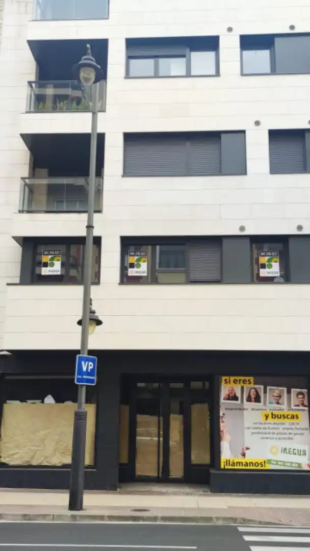 Außenansicht von Garage zum Verkauf in  Logroño