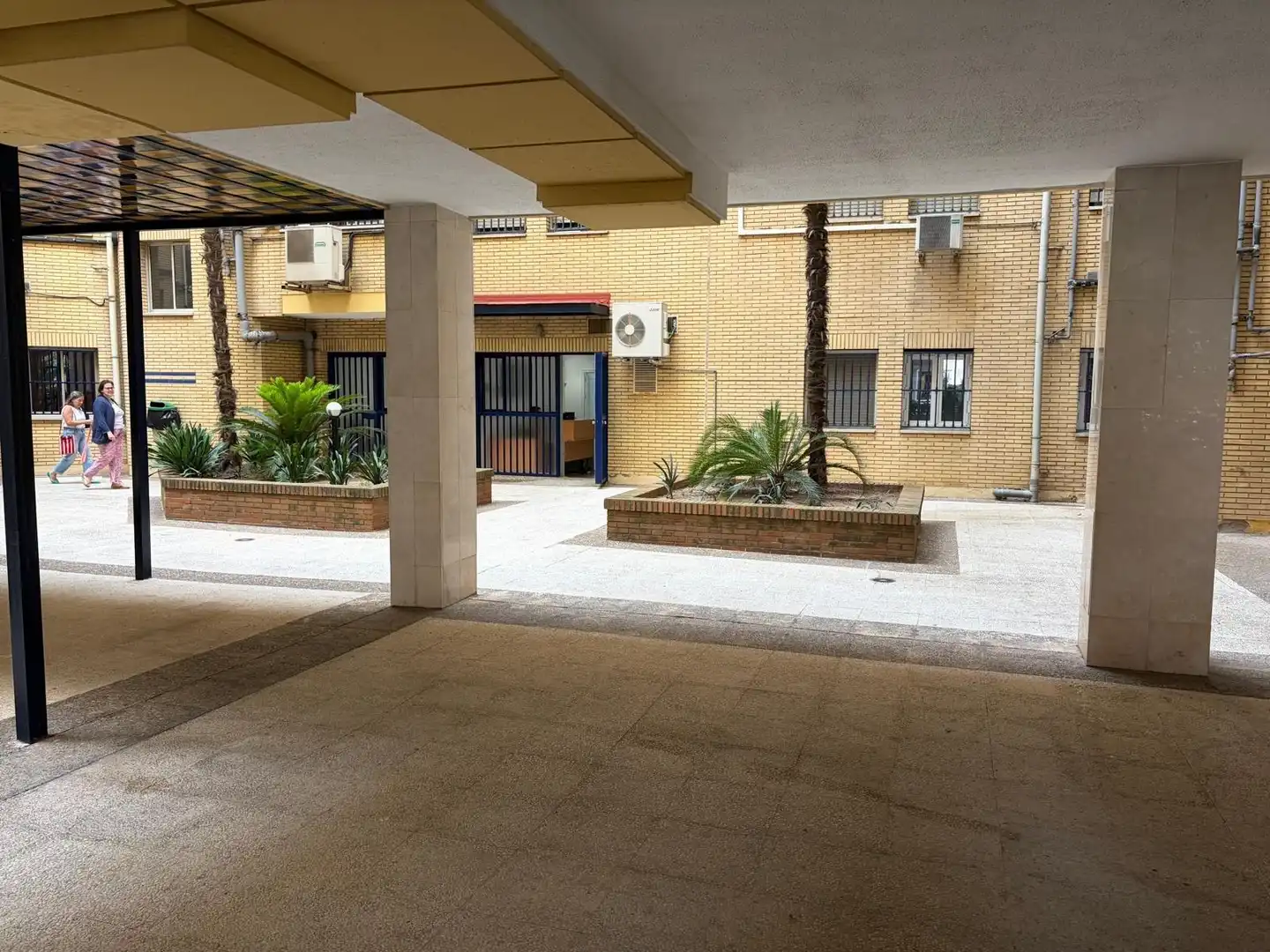 Exterior view of Flat for rent in Sevilla  with Air Conditioner, Terrace and Furnished