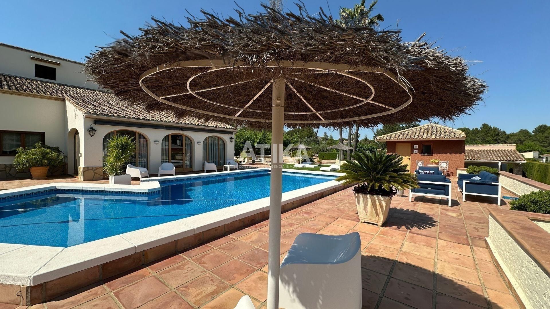 Vista exterior de Casa o xalet en venda en Ontinyent amb Aire condicionat, Calefacció i Jardí privat