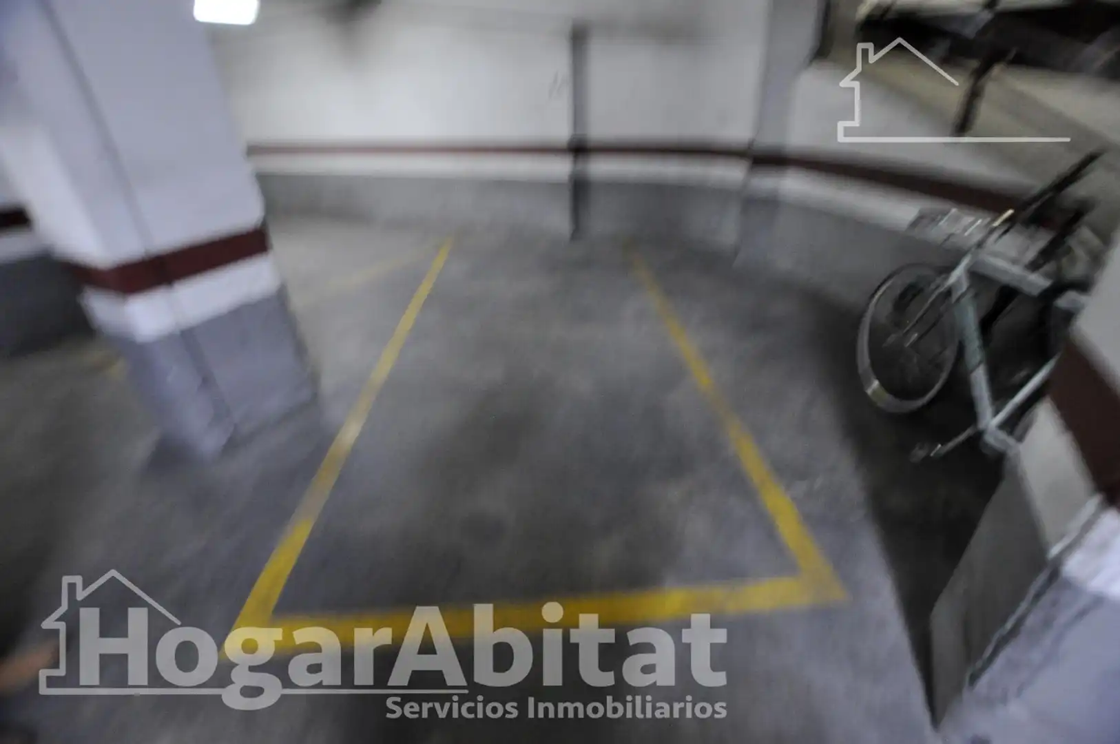 Aparcament de Pis en venda en Valencia amb Aire condicionat, Calefacció i Moblat