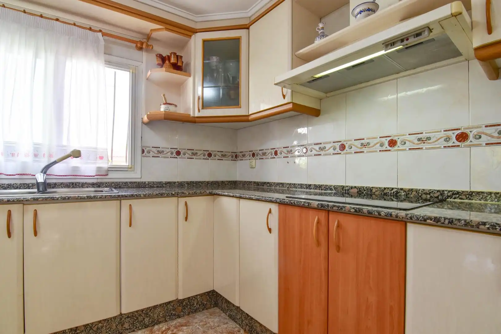 Cocina de Casa o chalet en venta en Montserrat con Aire acondicionado, Calefacción y Jardín privado