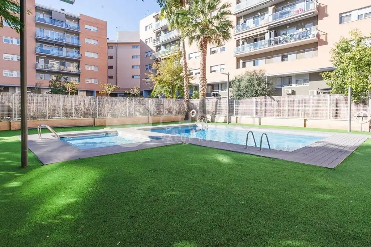 Swimming pool of Flat for sale in Barcelona  with Air Conditioner, Heating and Private garden
