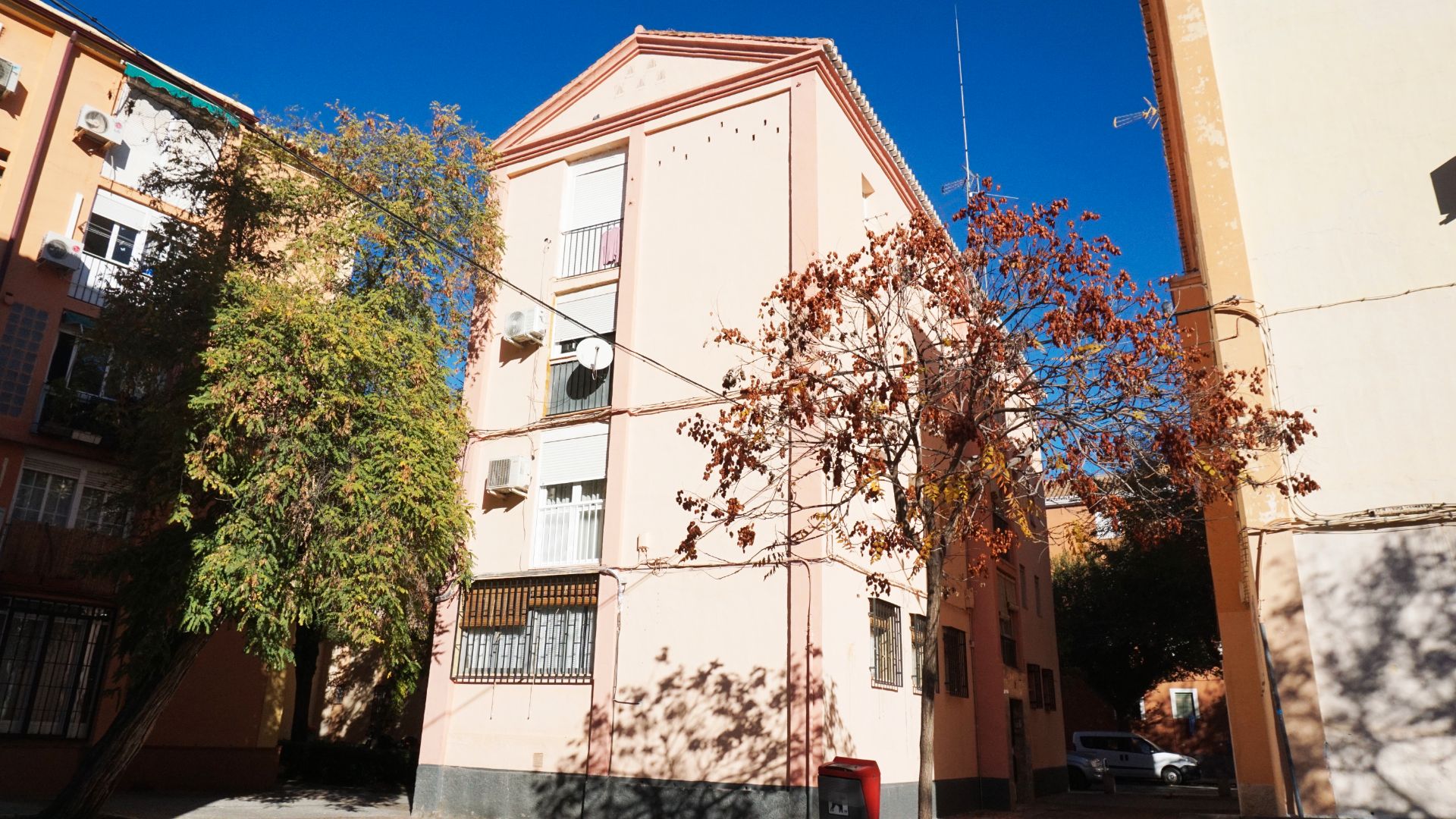 Exterior view of Flat for sale in  Granada Capital  with Furnished