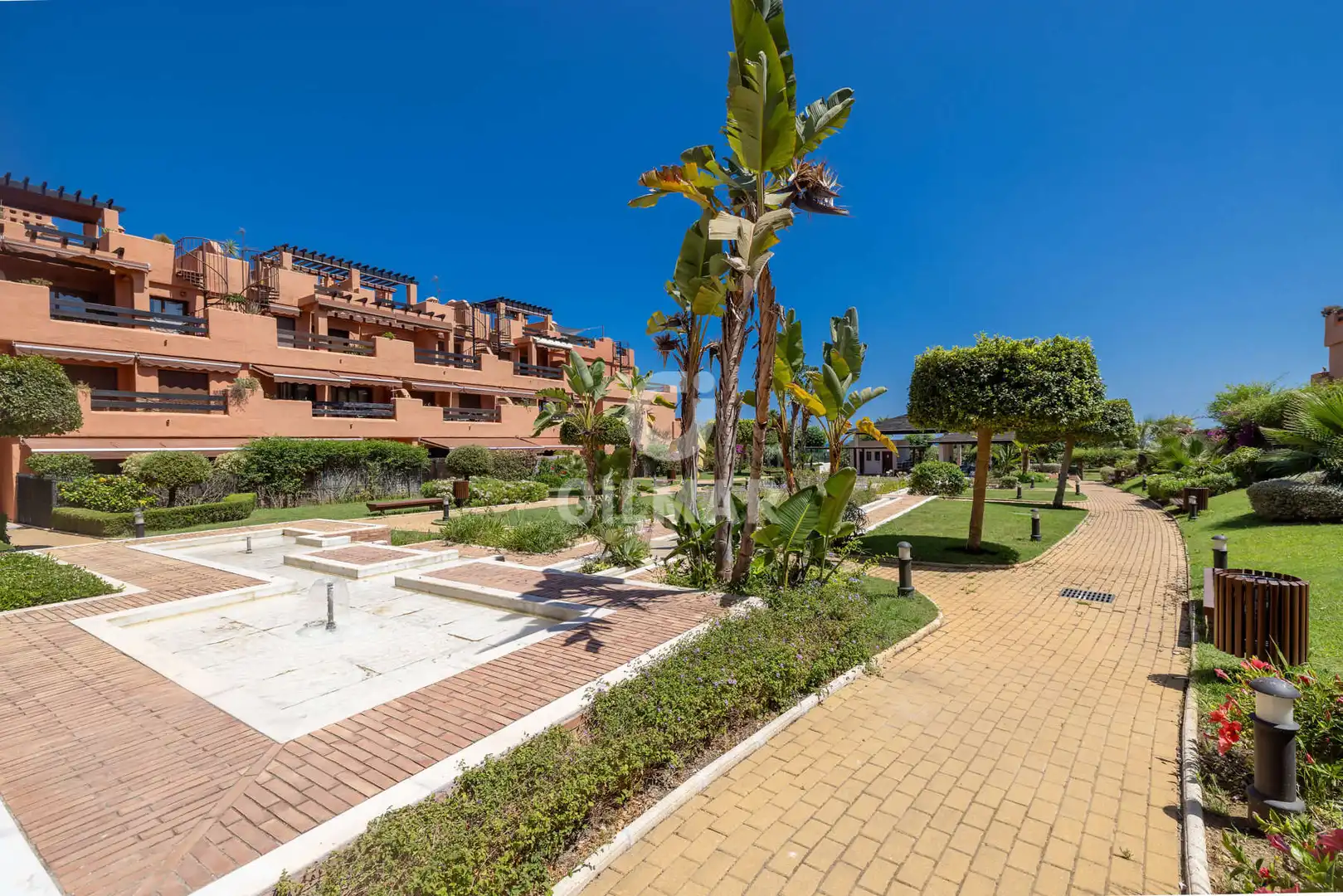 Vista exterior de Àtic en venda en Estepona amb Calefacció, Traster i Balcó