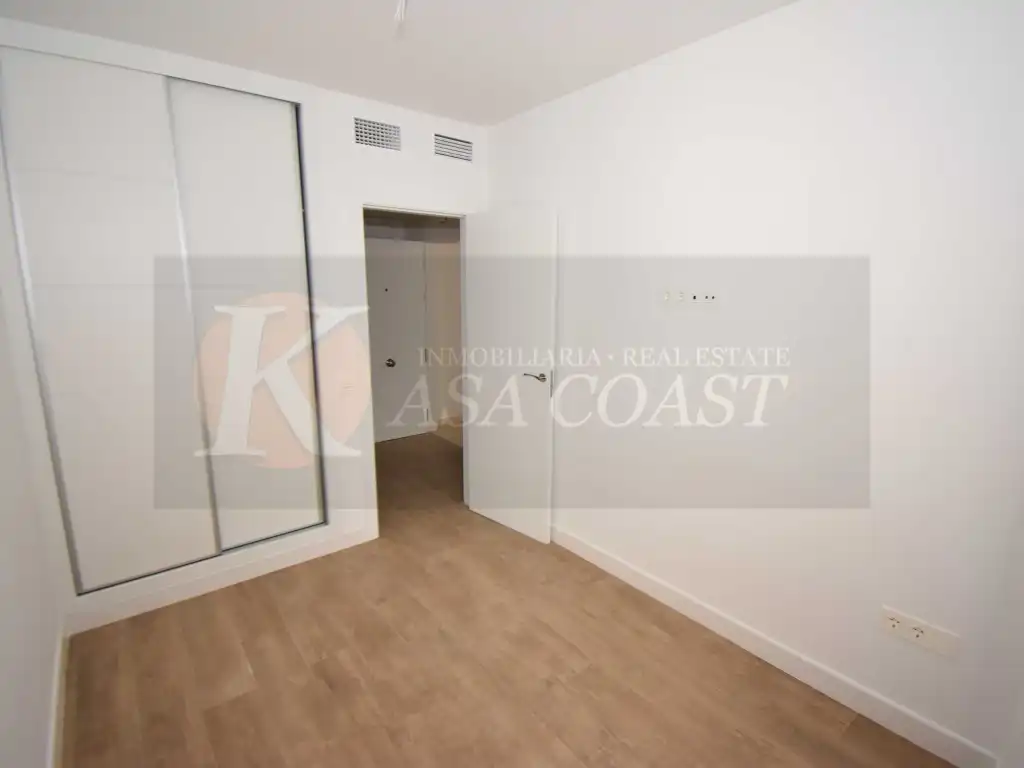 Habitación de Piso en venta en Fuengirola con Aire acondicionado y Terraza