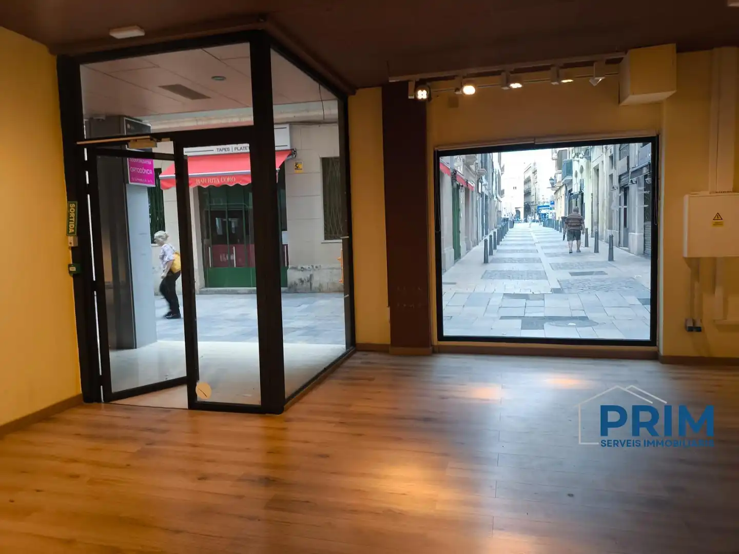 Vista exterior de Local de alquiler en Reus con Aire acondicionado