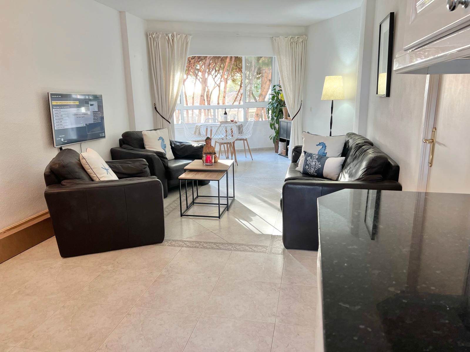 Sala d'estar de Pis en venda en Mijas amb Terrassa, Moblat i Piscina comunitària