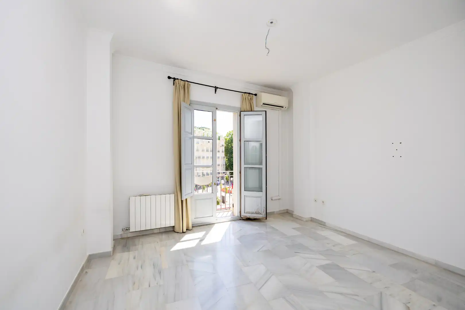 Habitación de Apartamento de alquiler en Granada con Aire acondicionado, Calefacción y Lavadora
