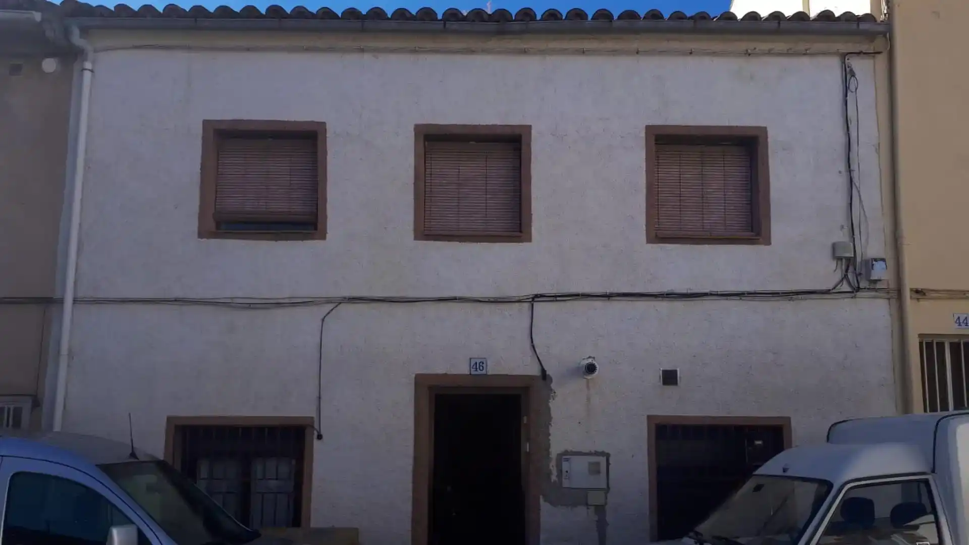 Vista exterior de Casa adosada en venda en Burgohondo amb Traster, Moblat i Forn