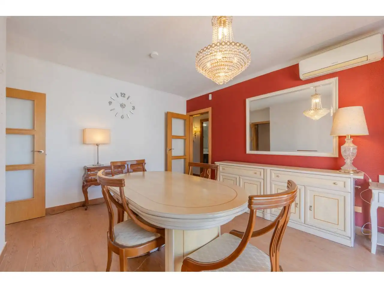 Menjador de Pis en venda en Girona Capital amb Calefacció, Moblat i Balcó