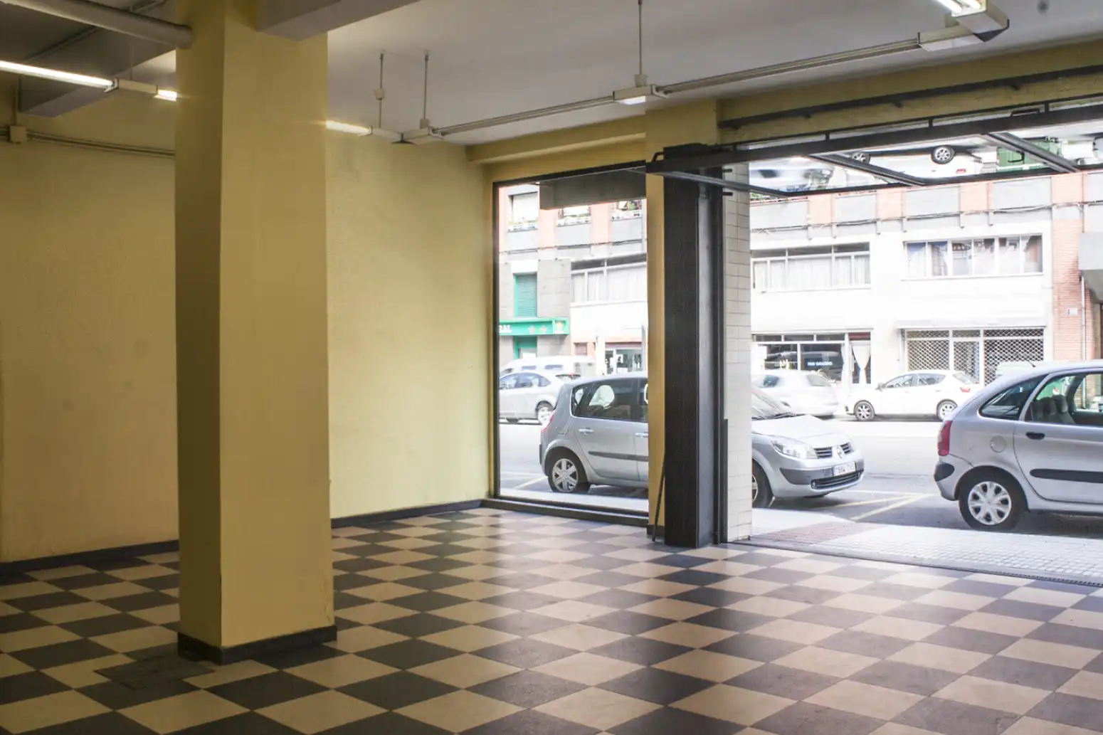 Local comercial en venta en Avilés - CL LLANO PONTE, imagen 3