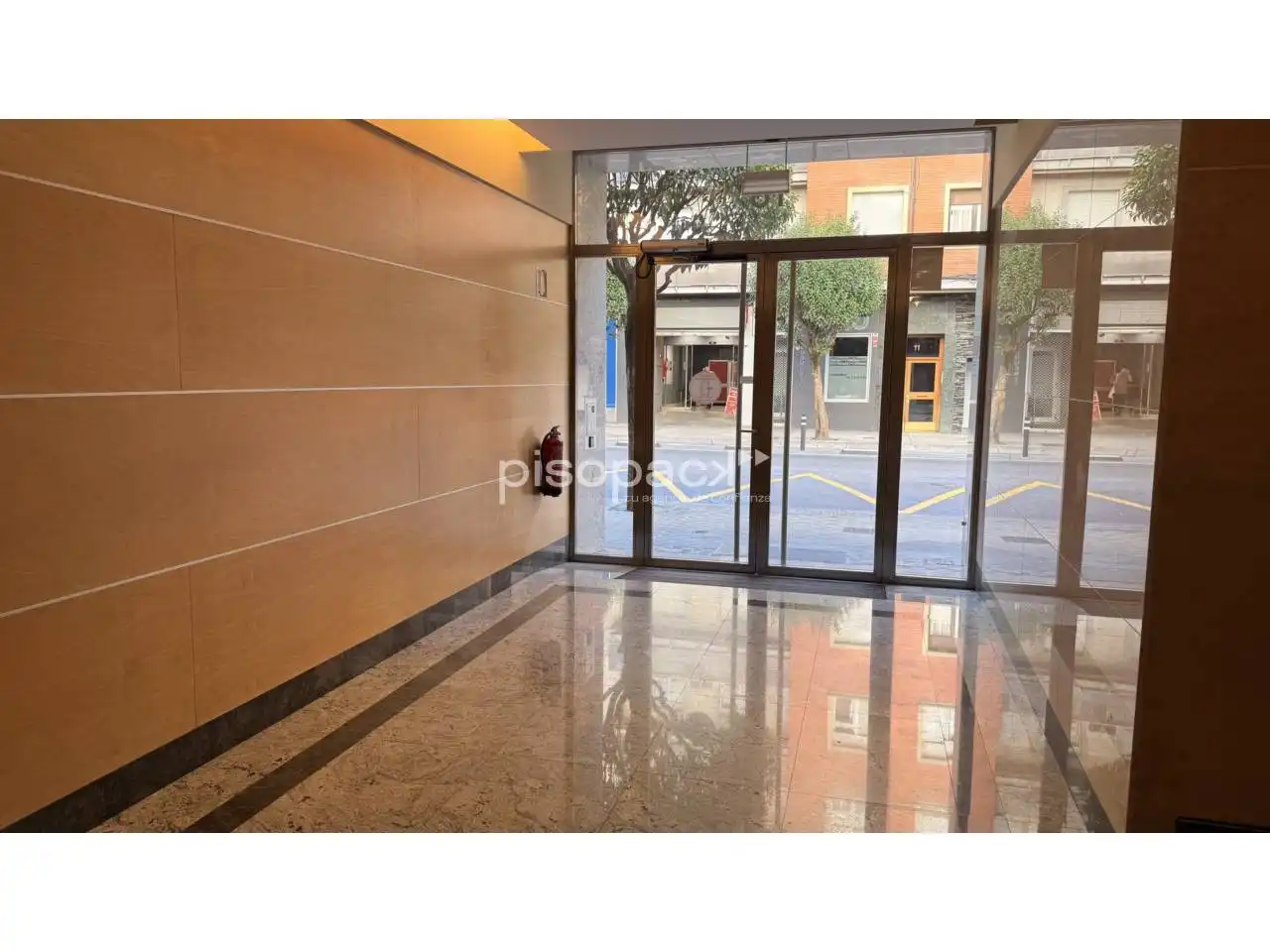 Piso en venta en  Pamplona / Iruña con Aire acondicionado, Terraza y Trastero