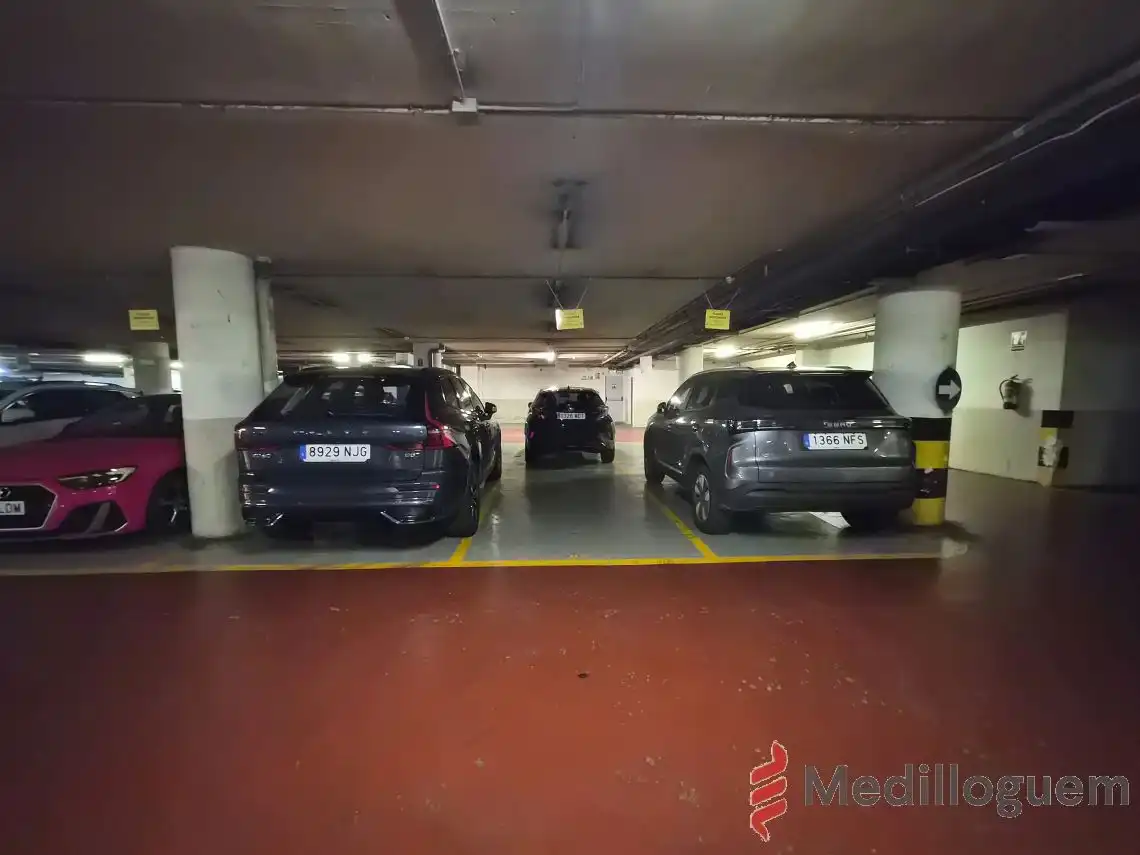 Parking de Oficina de alquiler en Les Corts