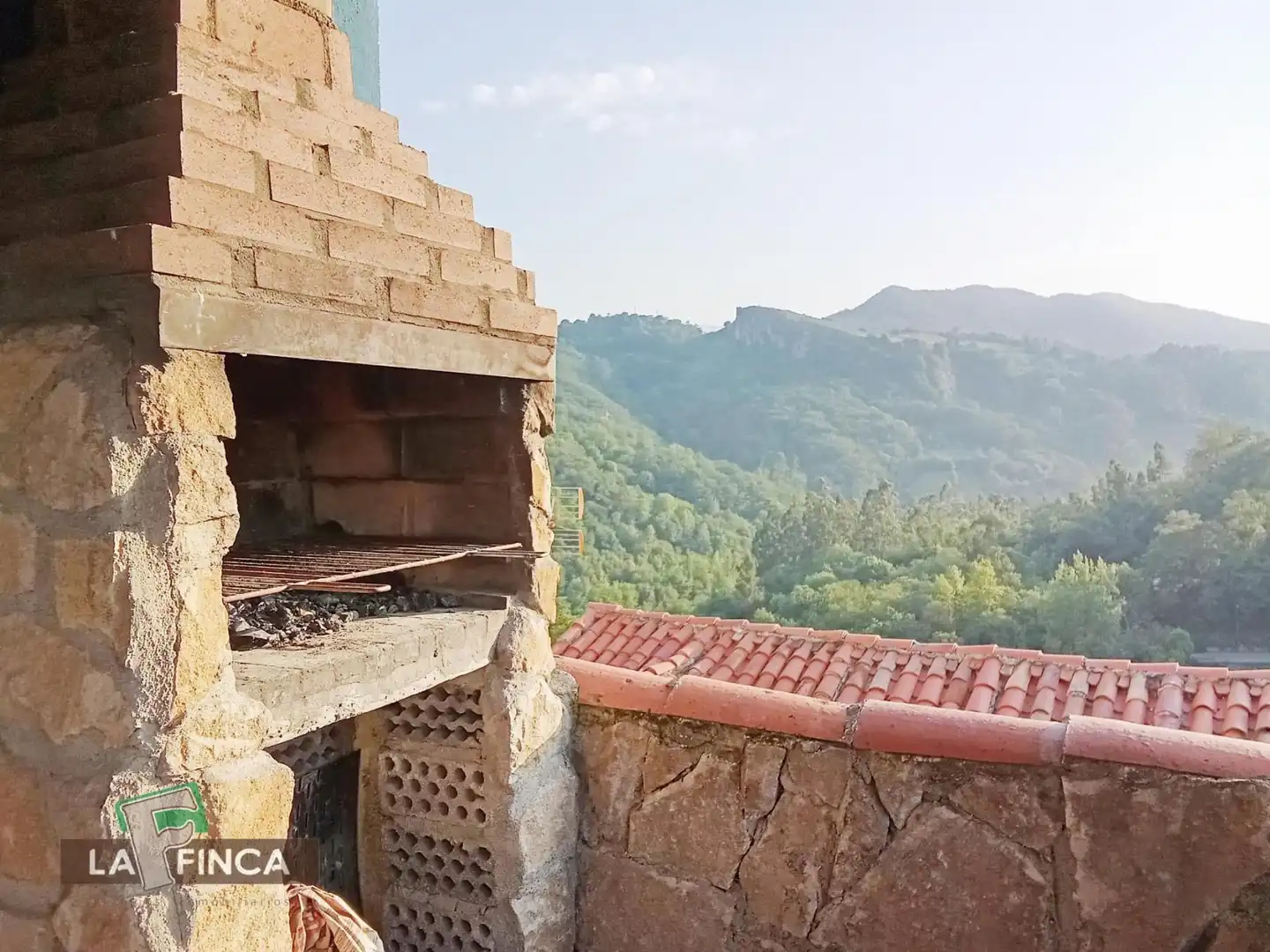 Casa adosada en venda en Oviedo  amb Calefacció, Terrassa i Traster