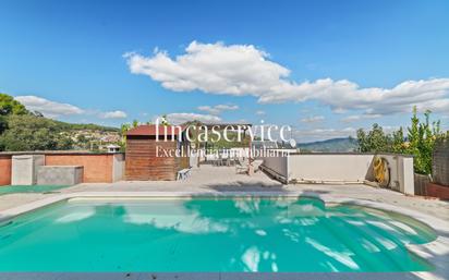 Piscina de Casa o xalet en venda en Santa Coloma de Cervelló amb Aire condicionat, Terrassa i Piscina