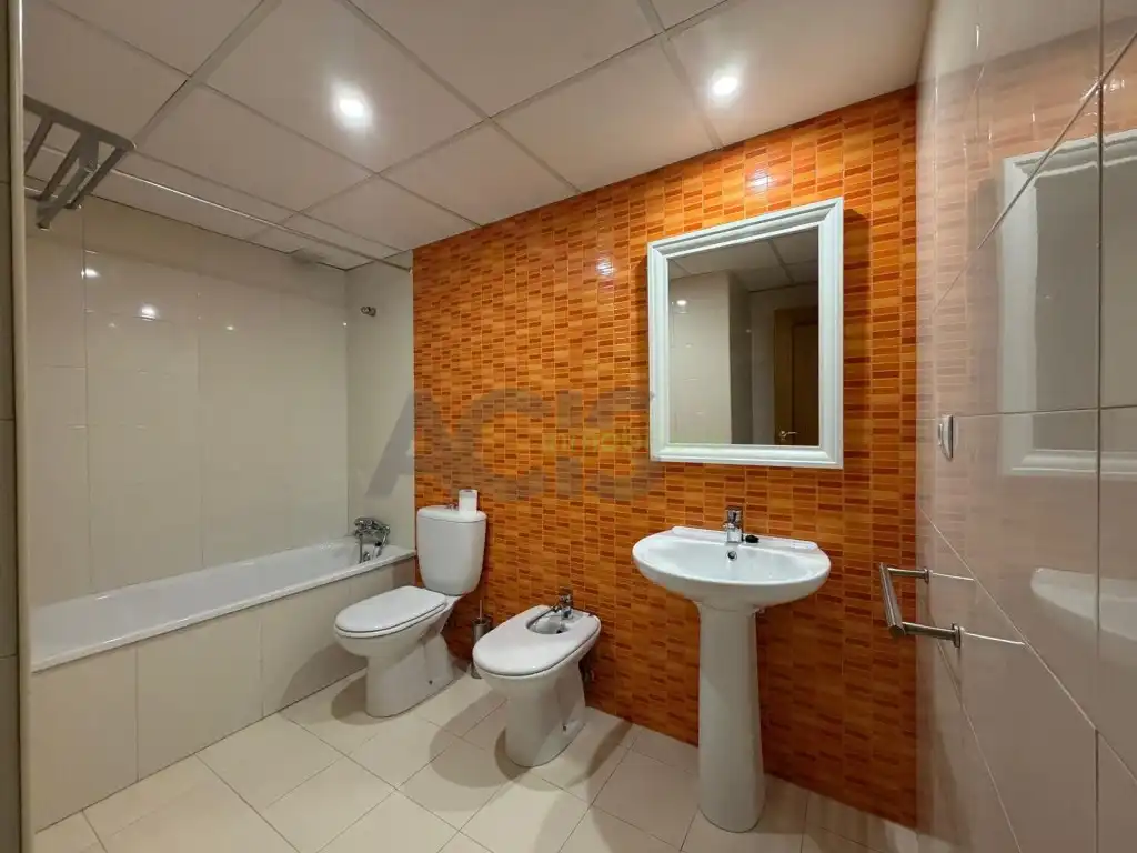 Bathroom of Flat for rent in L'Alcúdia, Valencia