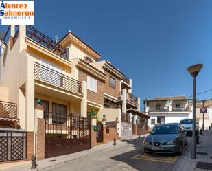 Vista exterior de Casa adosada en venda en  Granada Capital amb Aire condicionat, Terrassa i Balcó