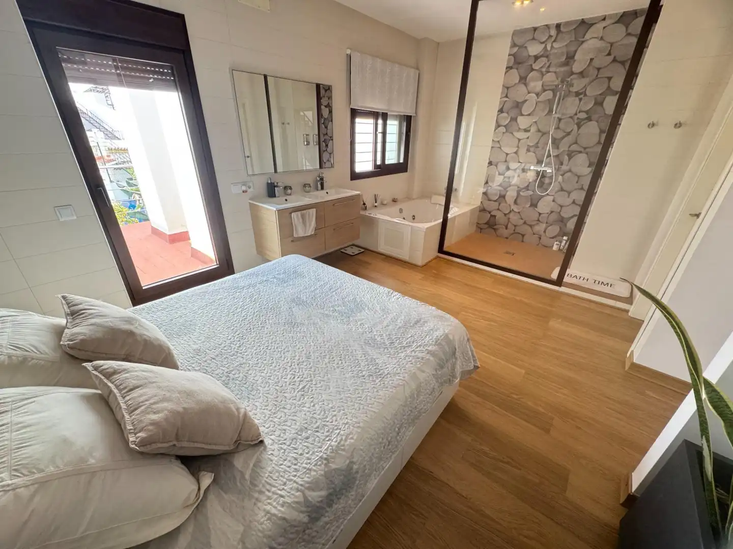 Dormitori de Casa o xalet en venda en Dos Hermanas amb Aire condicionat, Jardí privat i Terrassa