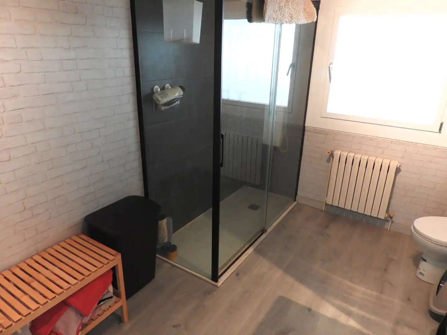 Badezimmer von Haus oder Chalet zum Verkauf in Castellar del Vallès mit Klimaanlage, Heizung und Privatgarten