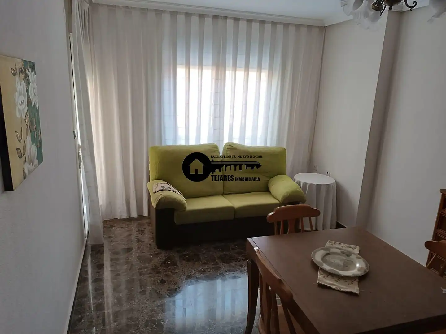 Flat with terrace to rent in Hospital