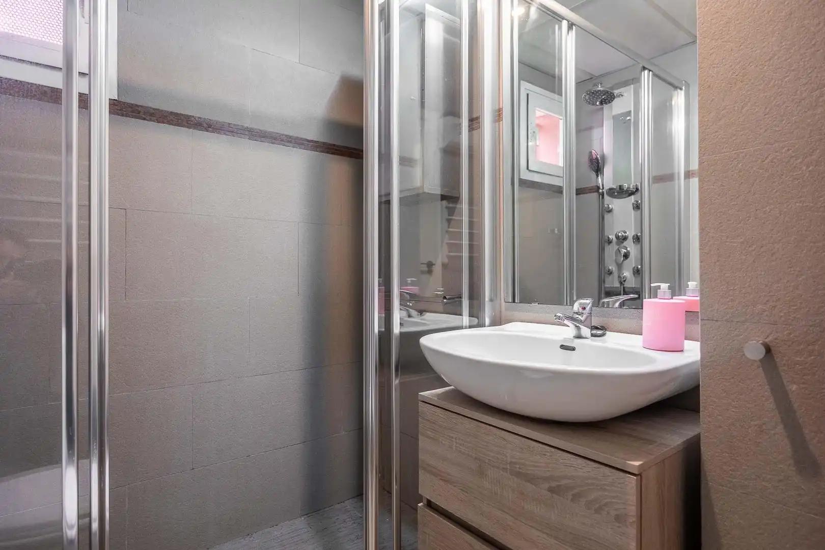 Bathroom of Houses for sale in Sevilla  with Air Conditioner, Private garden and Storage room
