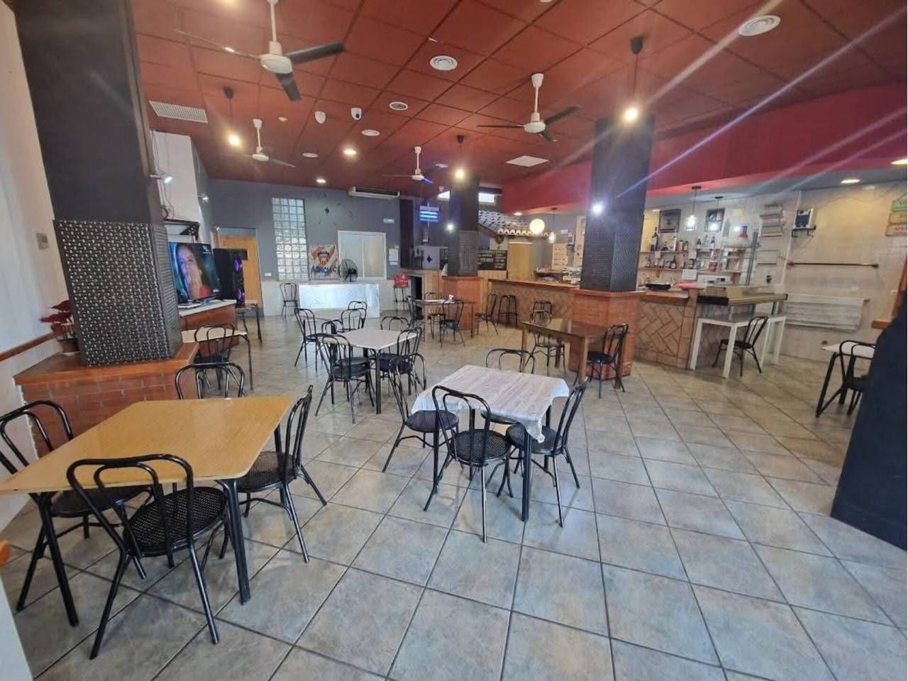 Premises to rent in Ador  with Air Conditioner