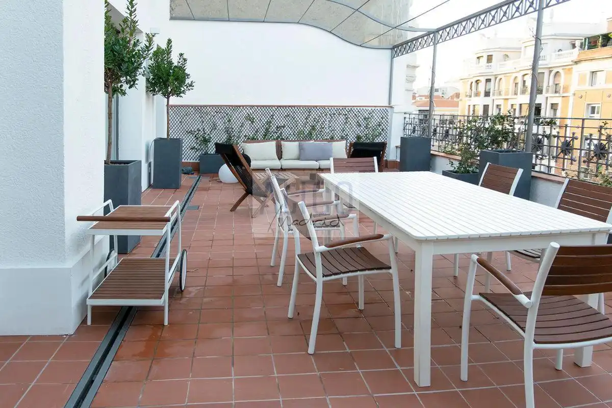 Terrassa de Àtic de lloguer en Madrid amb Aire condicionat, Terrassa i Moblat