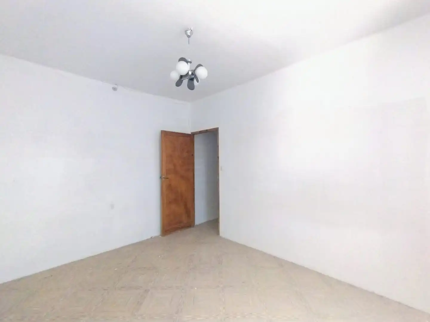 Dormitori de Casa adosada en venda en Campo de Criptana amb Balcó