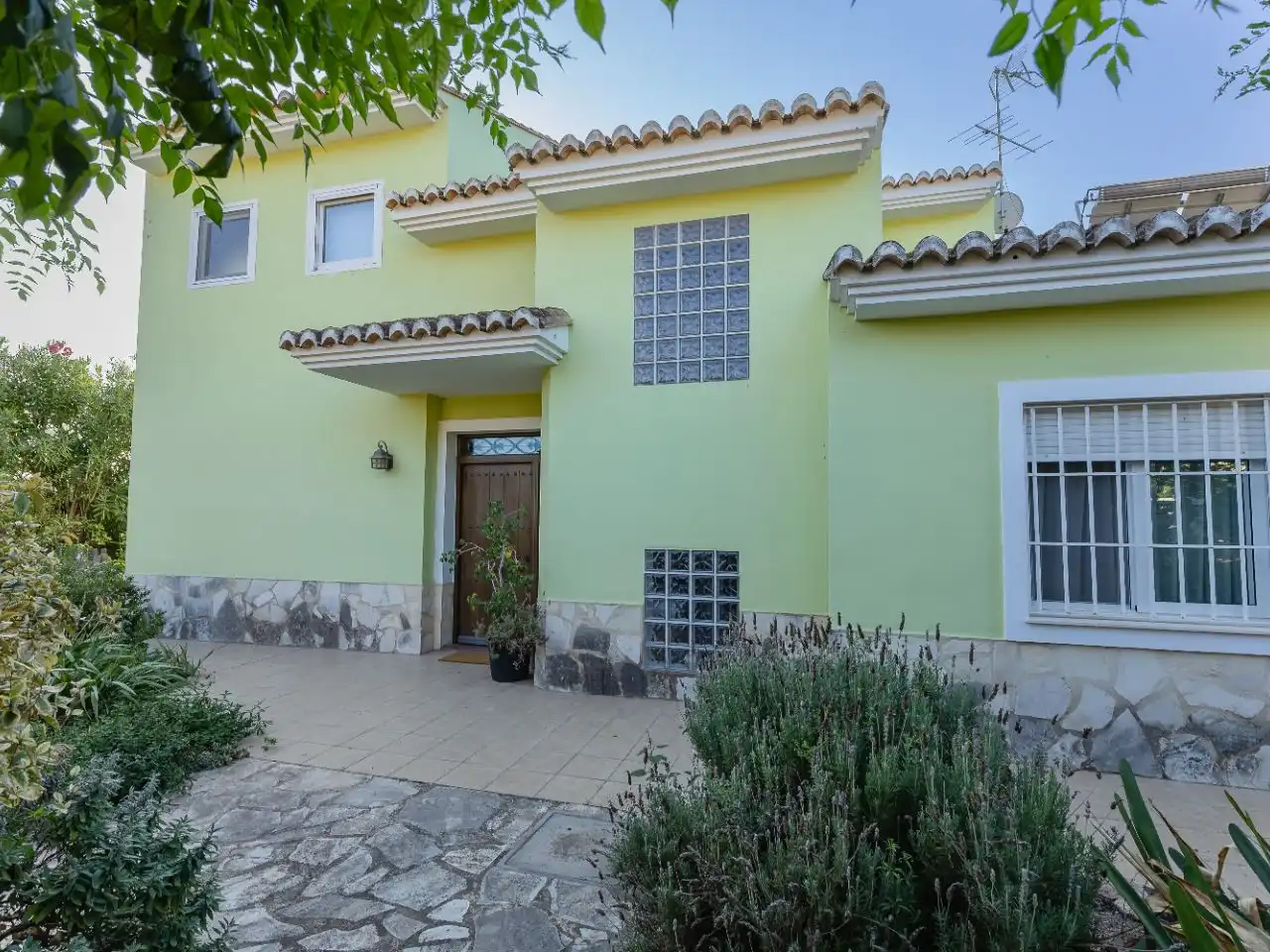 Vista exterior de Casa o xalet en venda en Bétera amb Terrassa, Piscina i Balcó