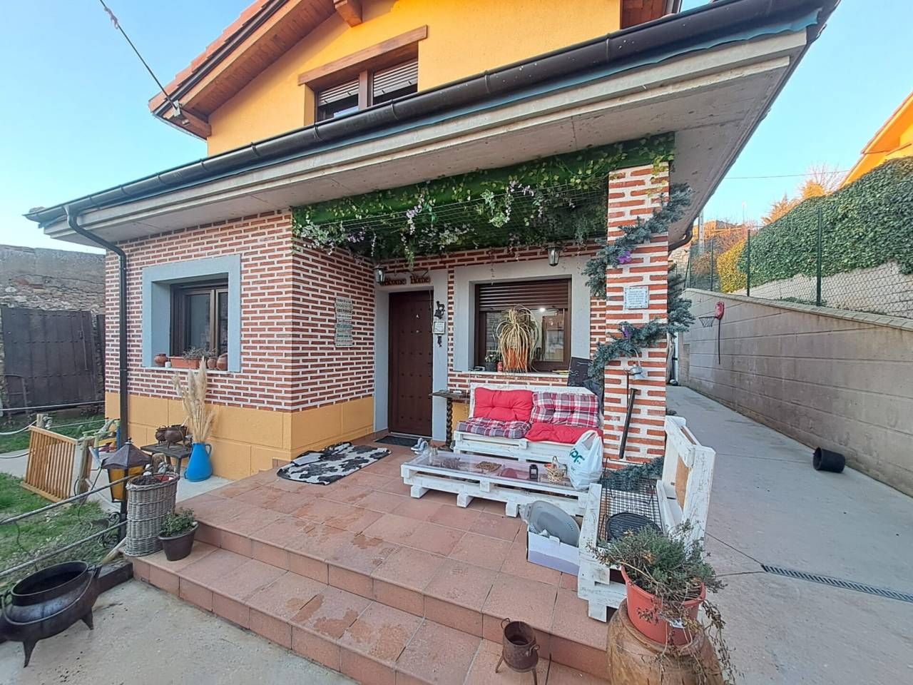 Exterior view of House or chalet for sale in Cardeñadijo  with Heating, Private garden and Parquet flooring