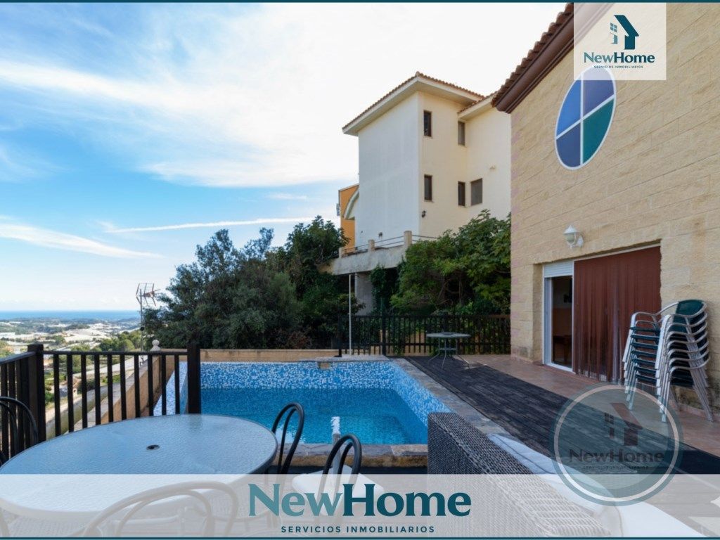 Vista exterior de Casa adosada en venda en Callosa d'en Sarrià amb Aire condicionat, Jardí privat i Terrassa