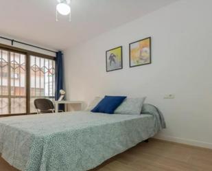 Bedroom of Apartment to share in  Valencia Capital