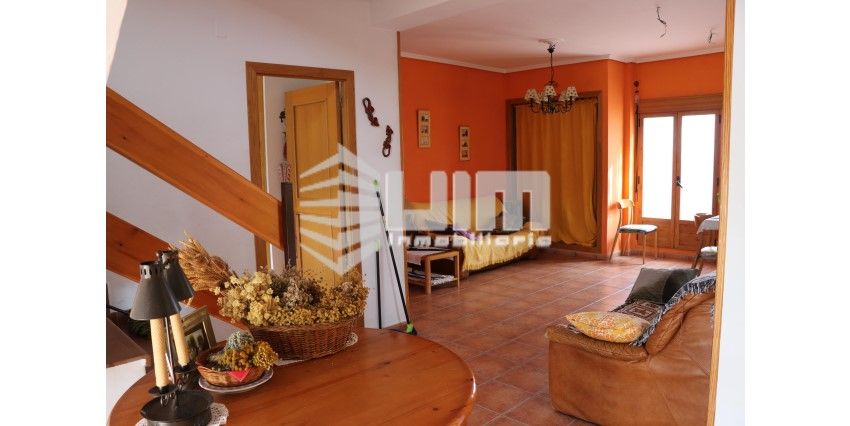 Wohnzimmer von Country house zum verkauf in Pavías mit Klimaanlage, Heizung und Terrasse