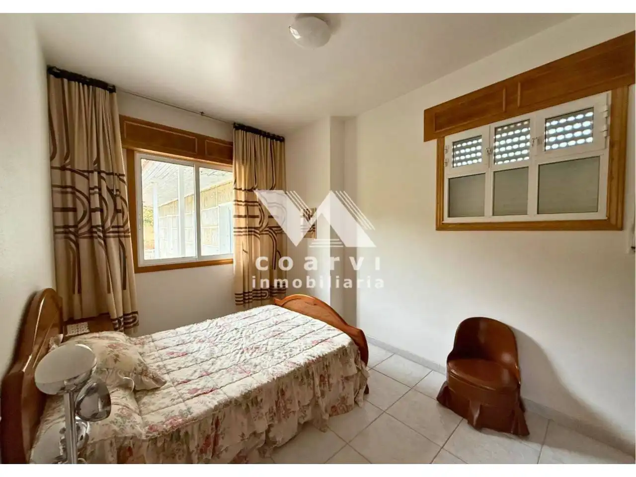 Dormitori de Casa o xalet en venda en A Merca   amb Jardí privat, Terrassa i Moblat