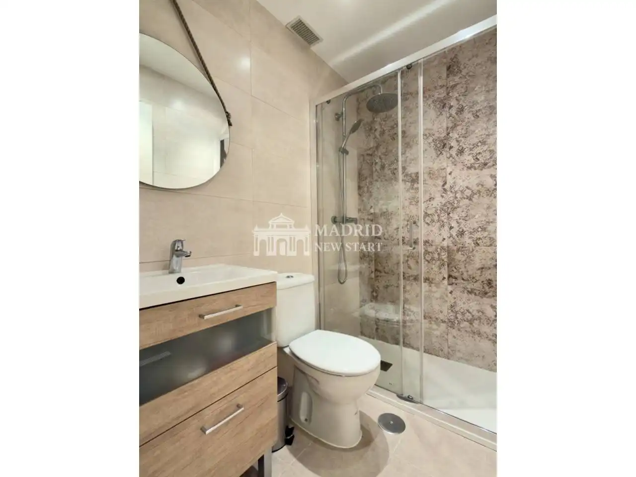 Baño de Piso de alquiler en Madrid con Aire acondicionado, Calefacción y Trastero