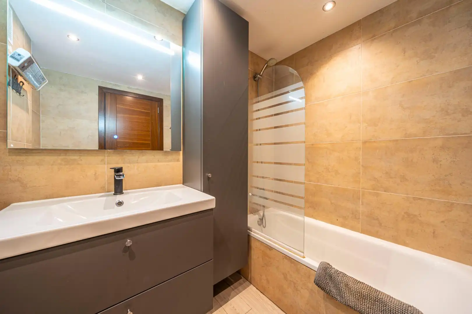 Bathroom of Flat for sale in Porreres  with Private garden, Terrace and Storage room