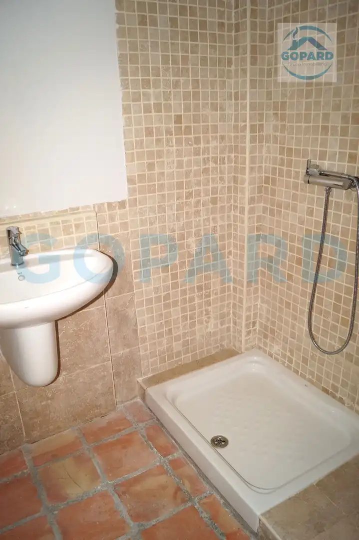 Baño de Casa adosada de alquiler en Villanueva de la Cañada con Aire acondicionado, Calefacción y Jardín privado