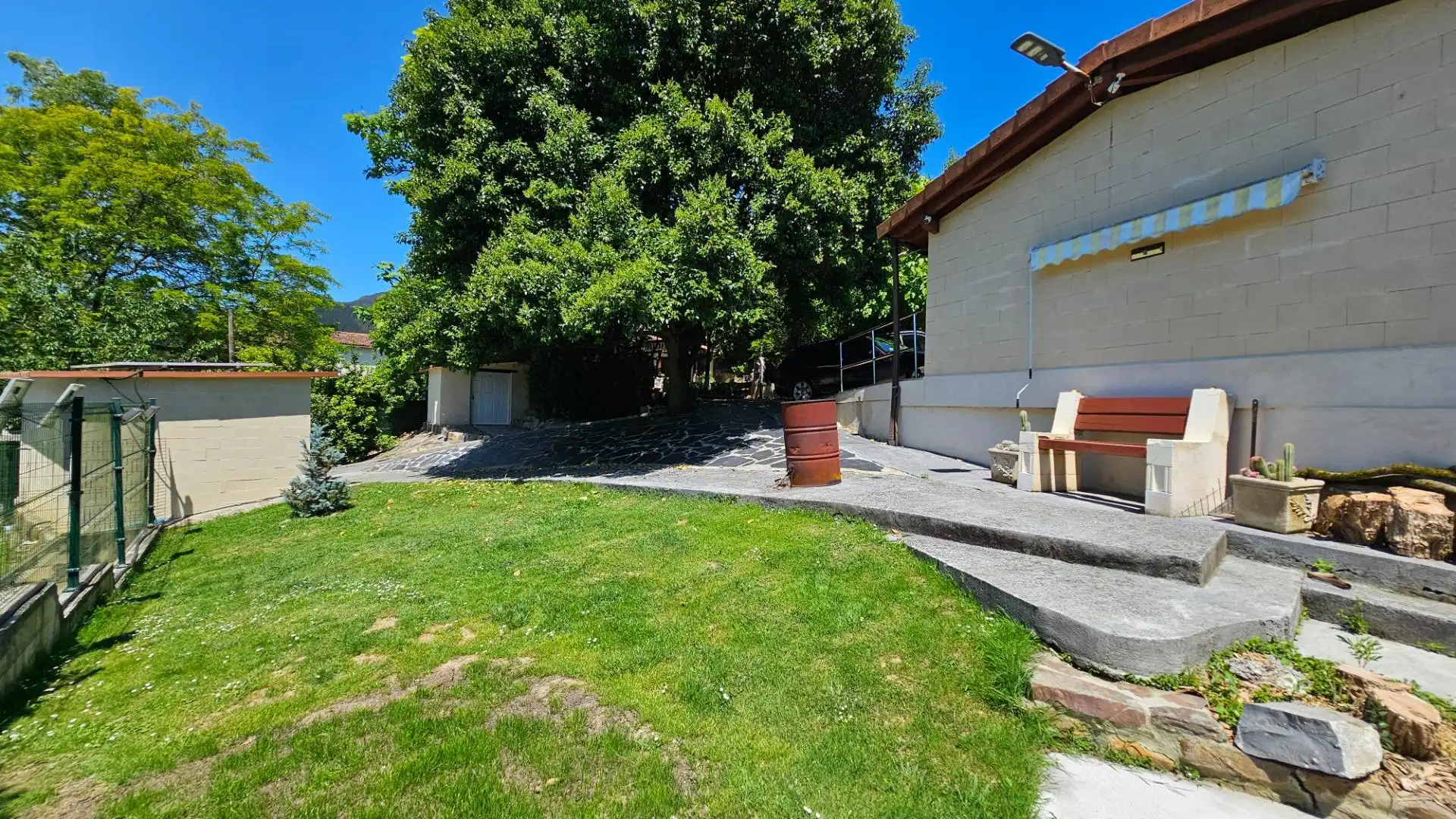 Terrassa de Casa o xalet en venda en Güeñes amb Aire condicionat, Calefacció i Jardí privat