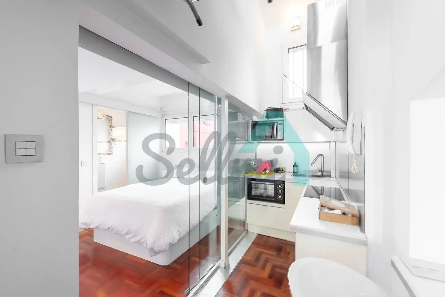 Schlafzimmer von Dachboden zur Miete in Gijón  mit Heizung, Parkett und Terrasse