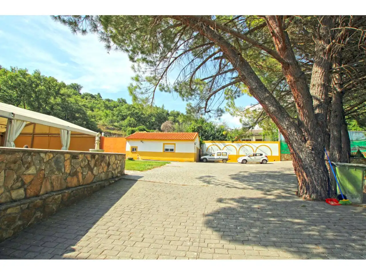 Vista exterior de Terreno en venta en Valdegrudas, Guadalajara