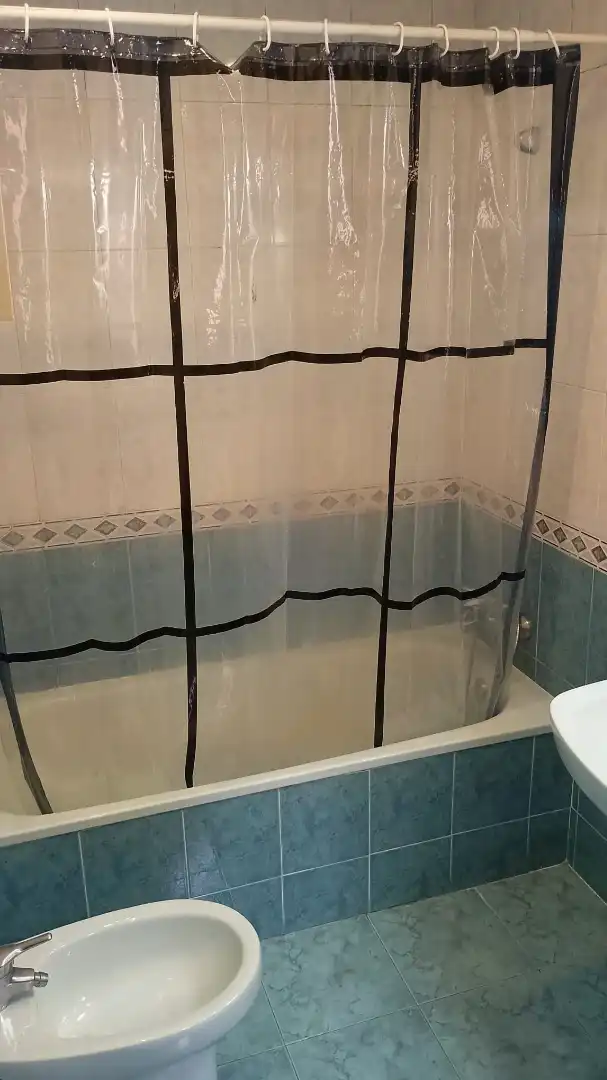 Baño de Apartamento de alquiler en Oviedo  con Calefacción, Parquet y Amueblado