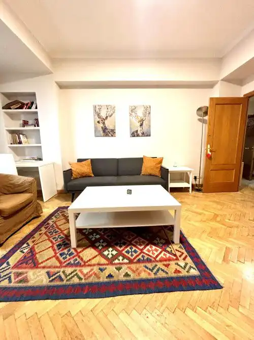 Living room of Flat for rent in Madrid  with Air Conditioner, Heating and Parquet flooring