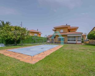 Jardí de Casa o xalet en venda en Cudillero amb Terrassa i Piscina