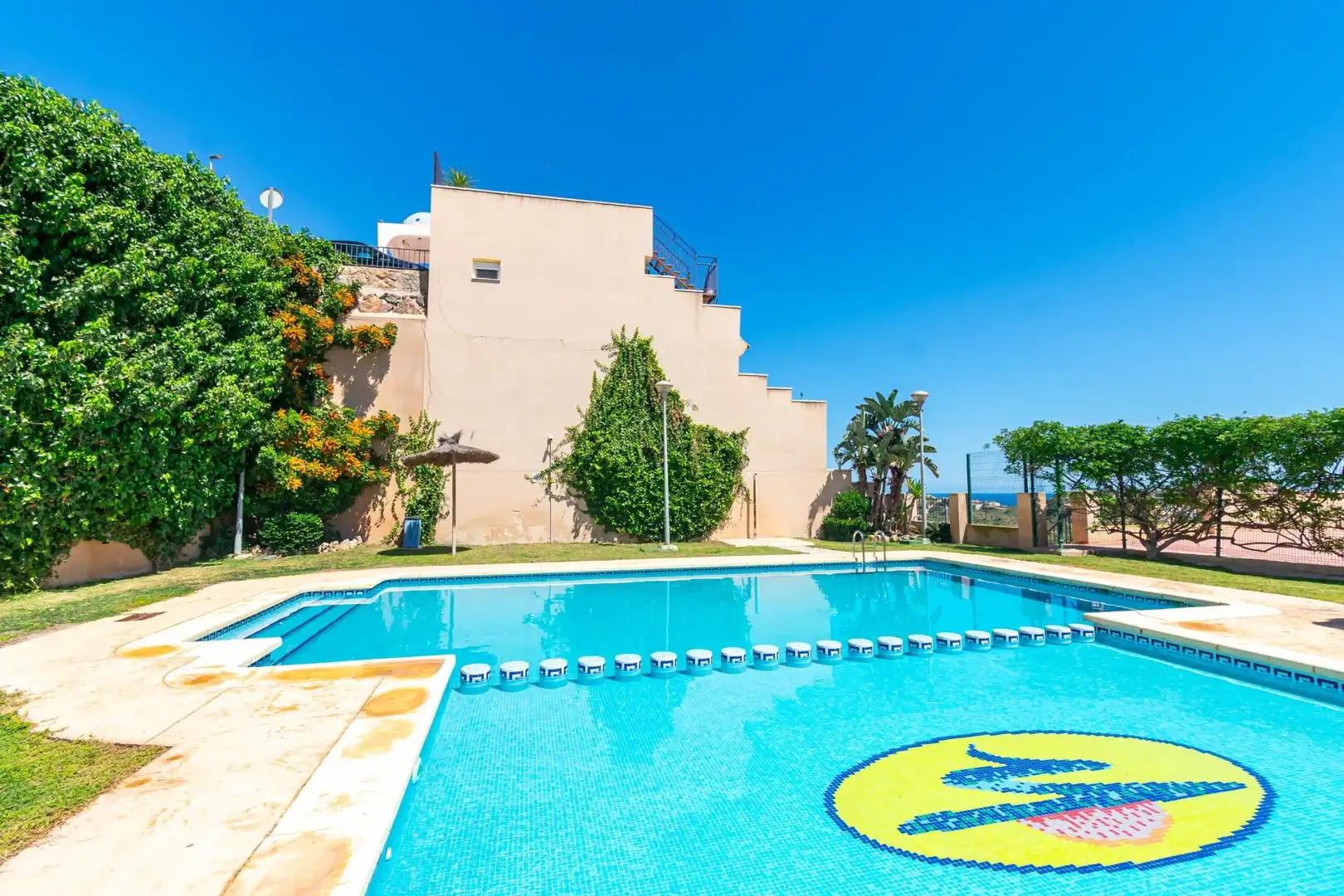 Piscina de Apartament en venda en Águilas amb Aire condicionat, Terrassa i Moblat