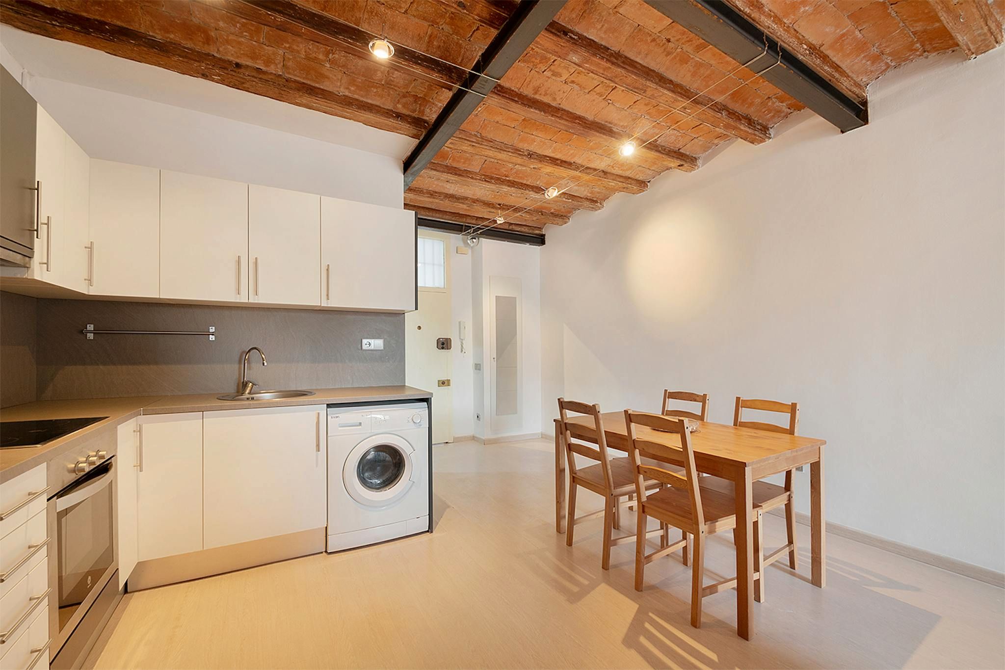 Cuina de Pis de lloguer en  Barcelona Capital amb Aire condicionat, Calefacció i Moblat