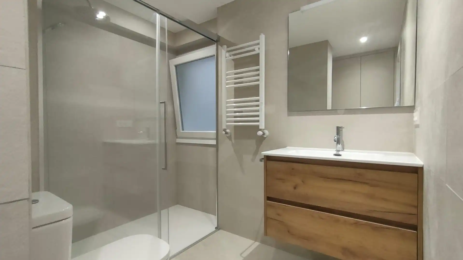 Baño de Piso de alquiler en Donostia - San Sebastián  con Calefacción, Terraza y Amueblado