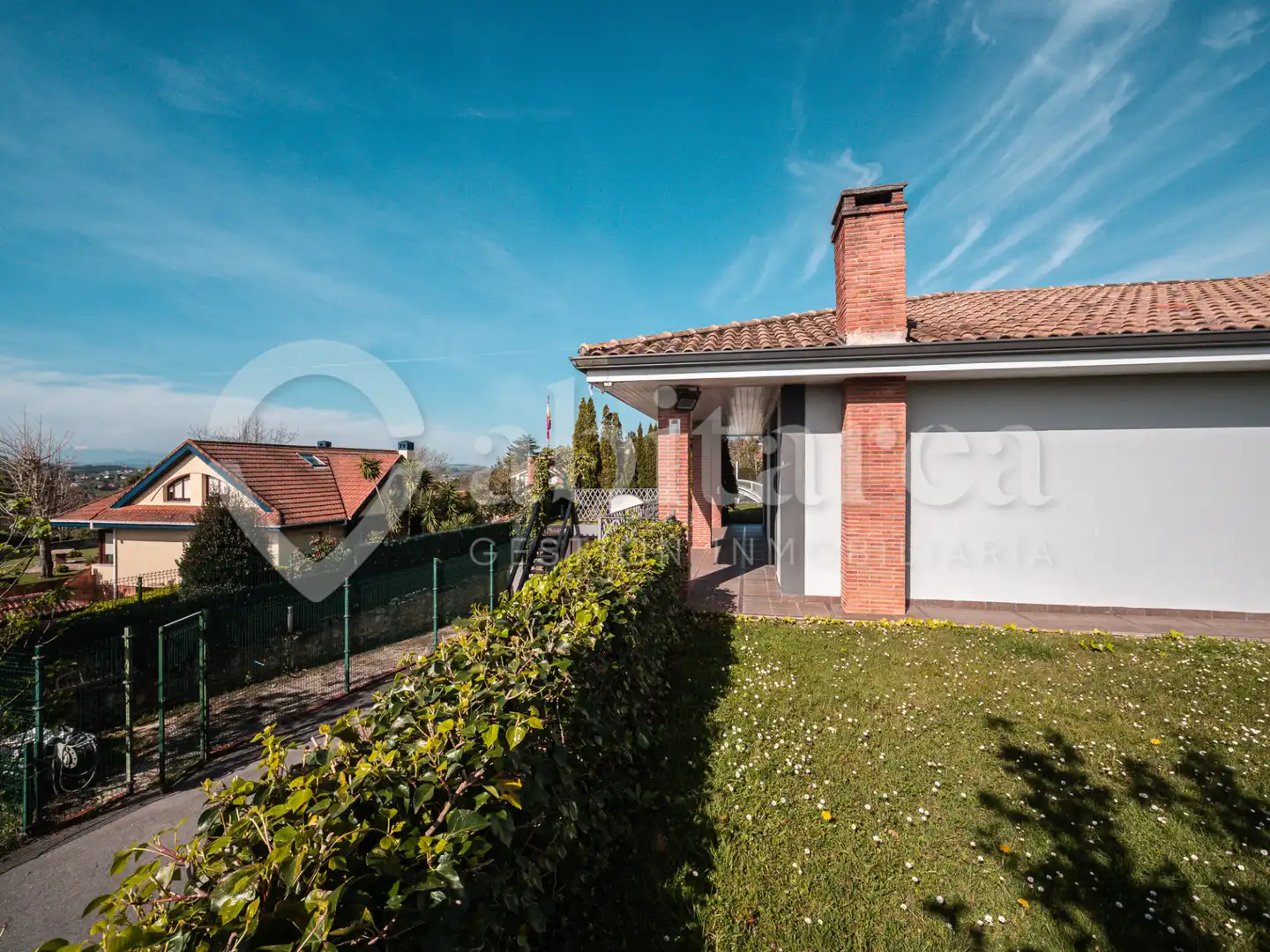 Vista exterior de Casa o chalet en venta en Piélagos con Calefacción, Jardín privado y Parquet
